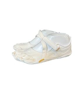 GallonShark Women’s Five Fingers White Shoes
